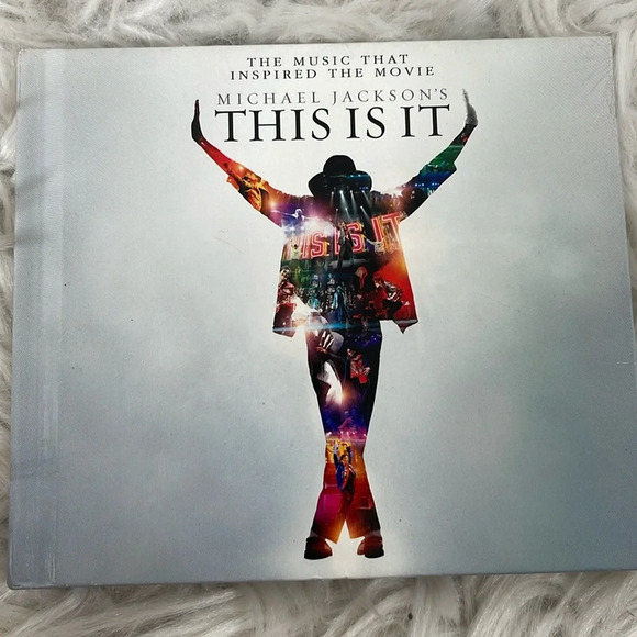 This Is It by Michael Jackson (2 CD, 2009, Sony) Hardcover Booklet, Souvenir - Picture 2 of 16